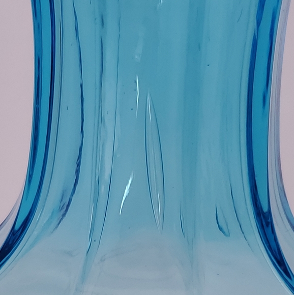 Vintage Tiara 9 Sided Blue Indiana Art Glass Vase 7 7/8" H UV Reactive GLOWS - Picture 7 of 11